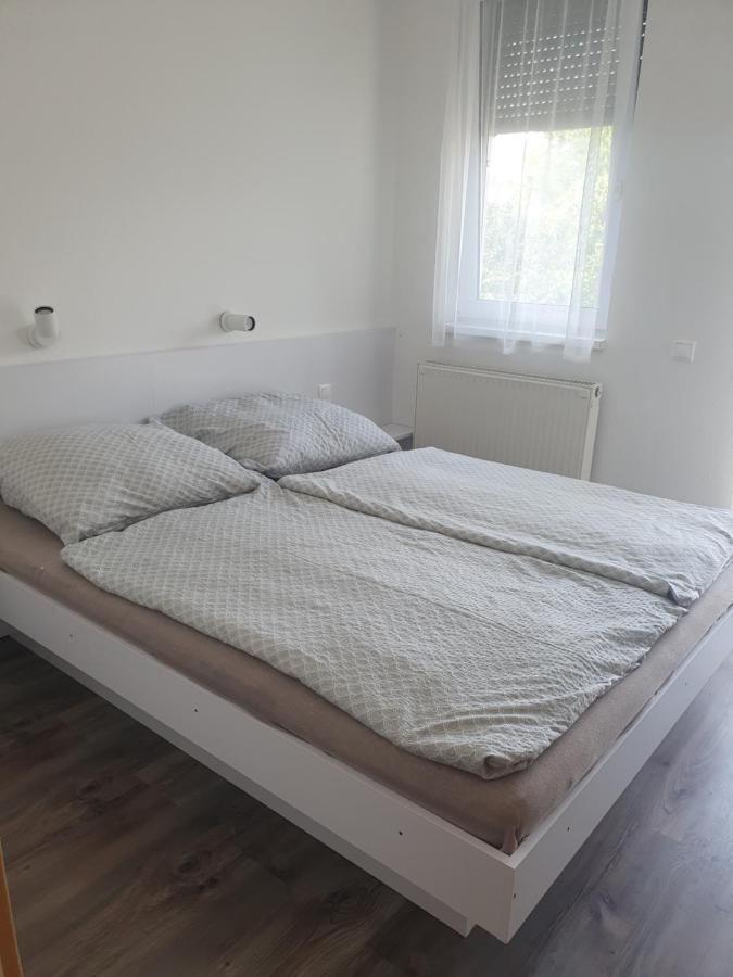 Maja Apartmanhaz Balatonlelle Exteriör bild