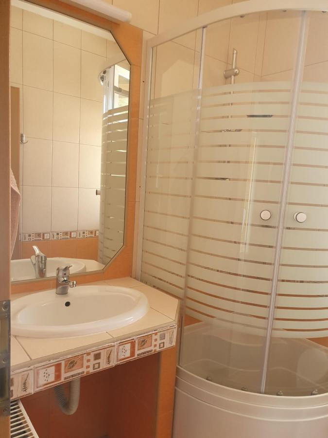 Maja Apartmanhaz Balatonlelle Exteriör bild